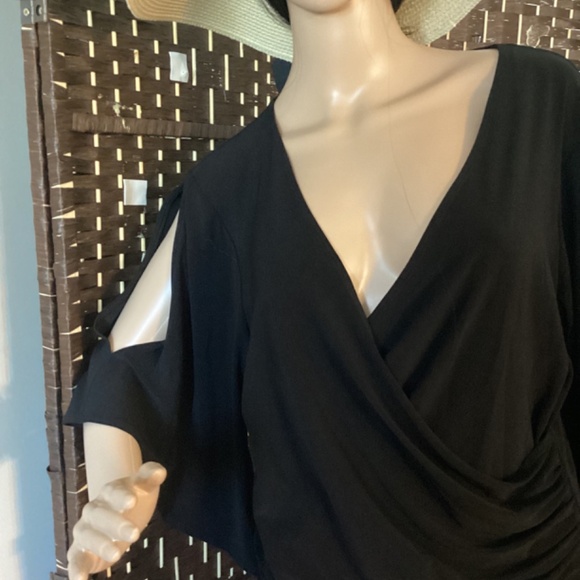 Wrap Flutter 1/2 Cold Shoulder Sleeve Top(PREOWNED) - Picture 3 of 4
